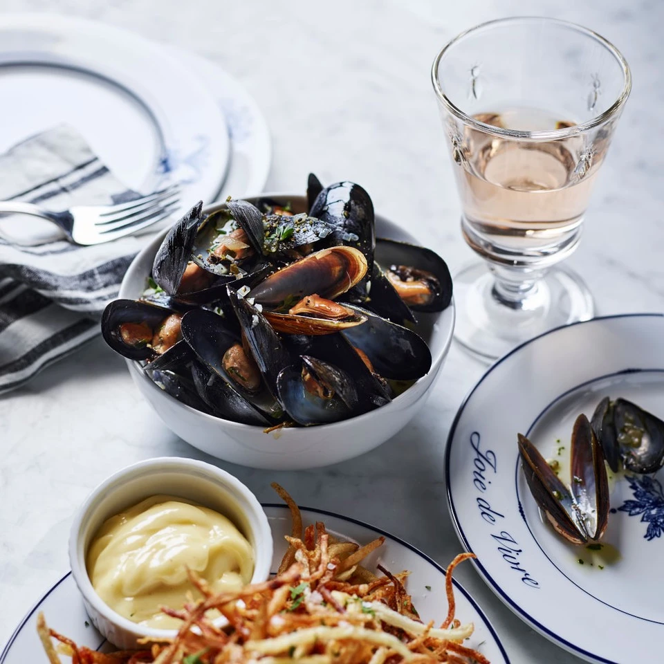 La Rochere Bee Short Tumblers 4 La Rochere Bee Short Tumblers - Image 2