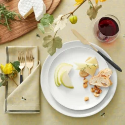 Bee Tablecloth -TABLETOP BAR STORE honeybee tablecloth 202221 0225 bee tablecloth 1 z