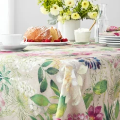 La Vie en Rose Tablecloth -TABLETOP BAR STORE la vie en rose tablecloth 202227 0129 la vie en rose tablecloth z